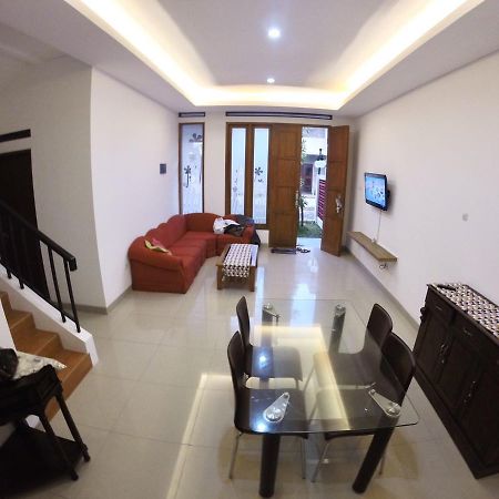 Padma Laguna Guesthouse Baturetno Buitenkant foto