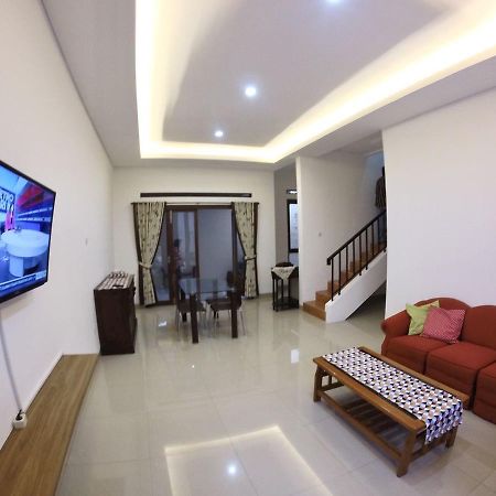 Padma Laguna Guesthouse Baturetno Buitenkant foto