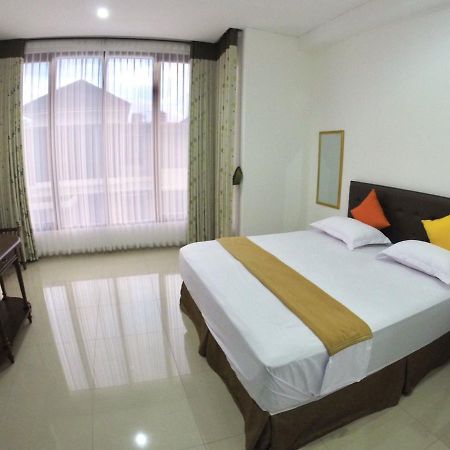 Padma Laguna Guesthouse Baturetno Buitenkant foto