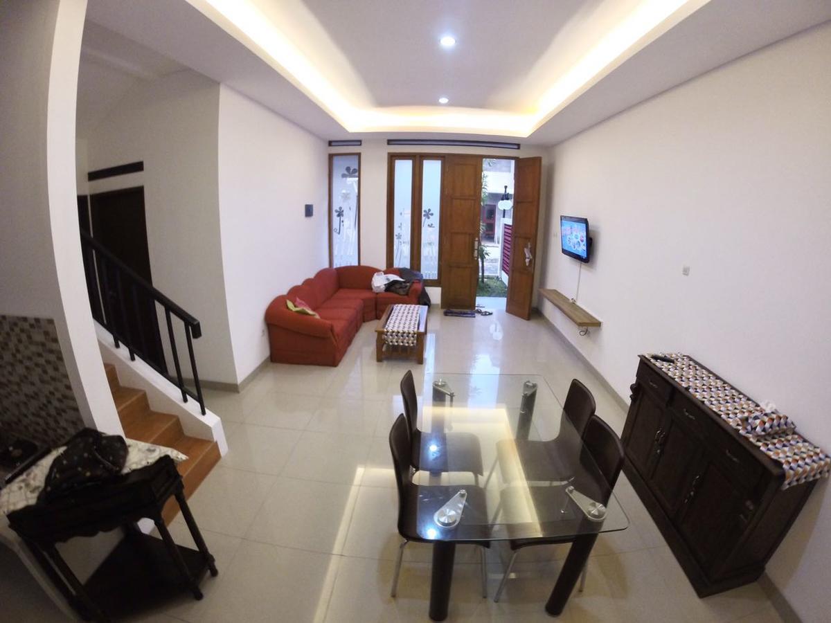 Padma Laguna Guesthouse Baturetno Buitenkant foto
