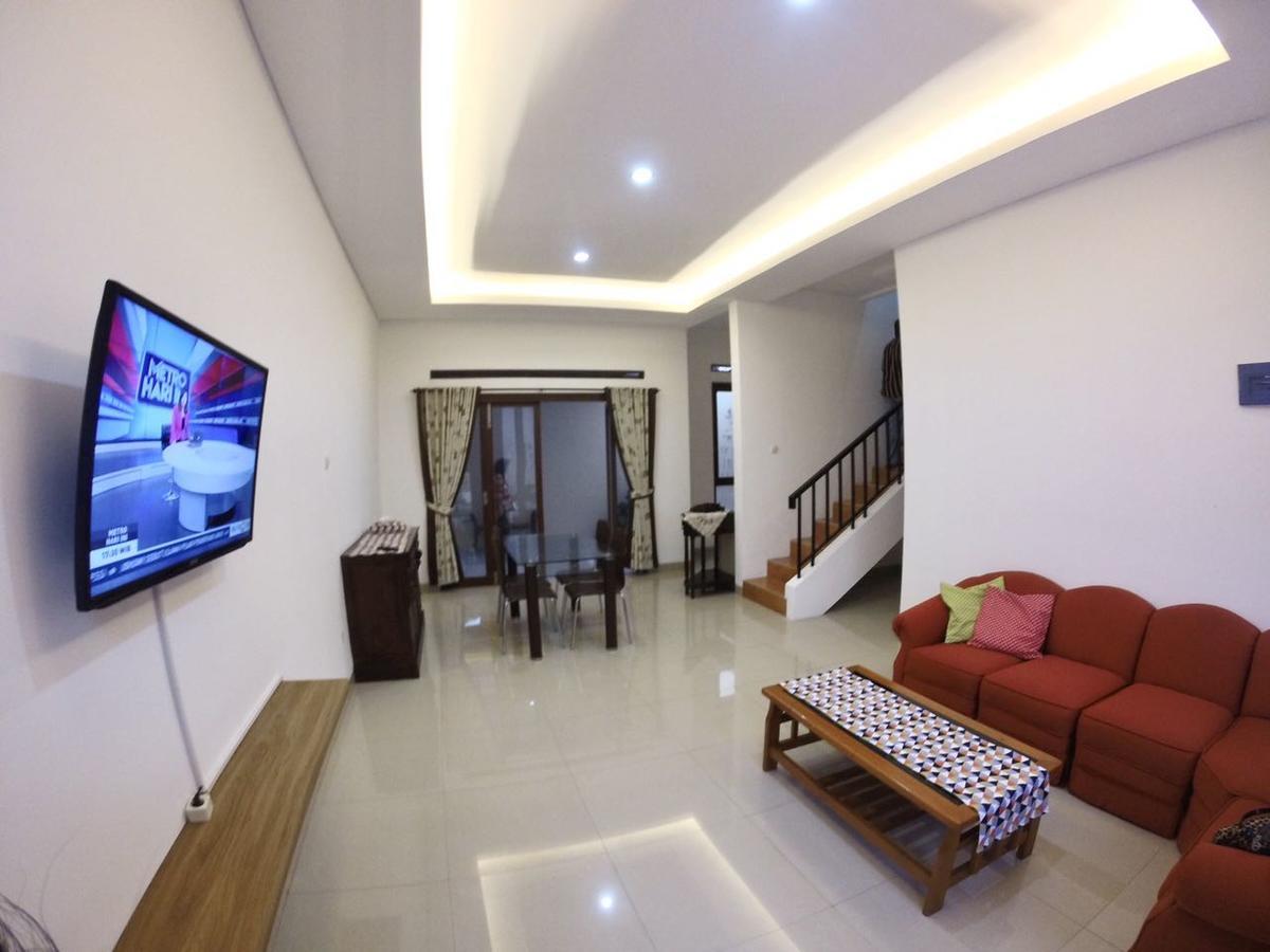 Padma Laguna Guesthouse Baturetno Buitenkant foto