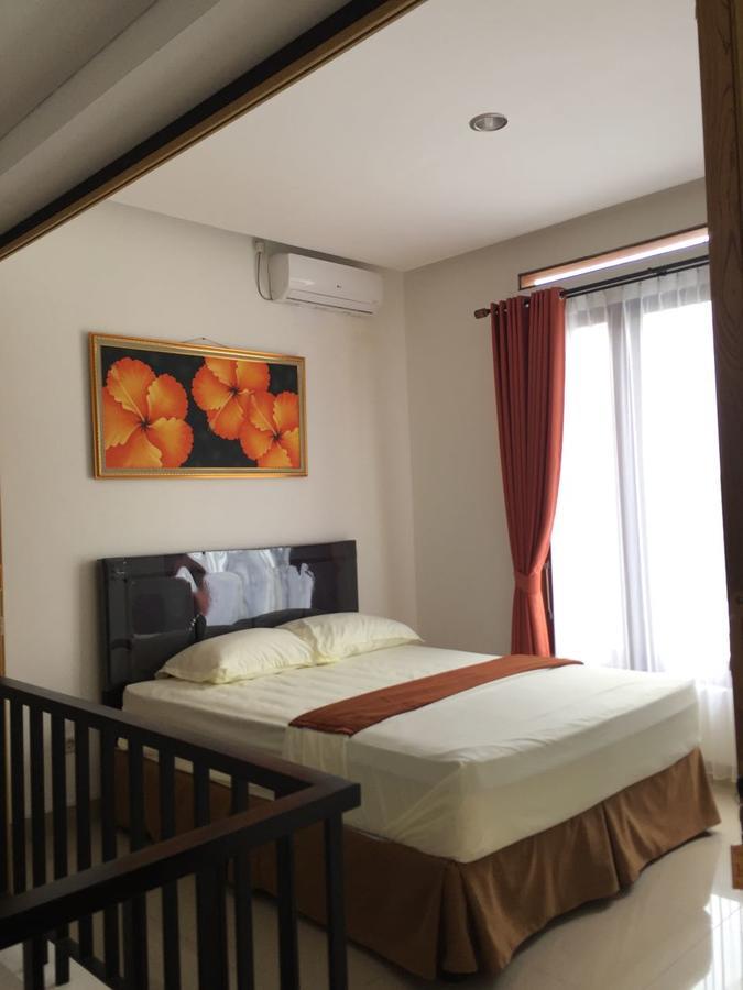 Padma Laguna Guesthouse Baturetno Buitenkant foto